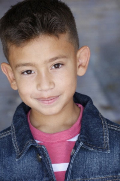 Isaac Linares as Memo Argueta in Alien Hunter