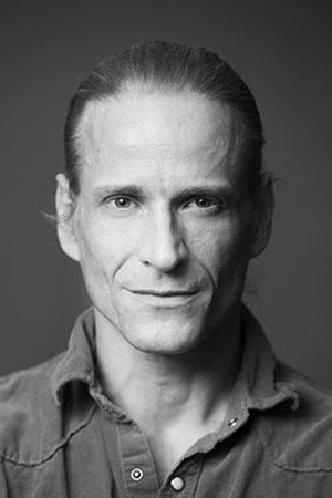 Jonas Malmsjö as Kent in Allt faller