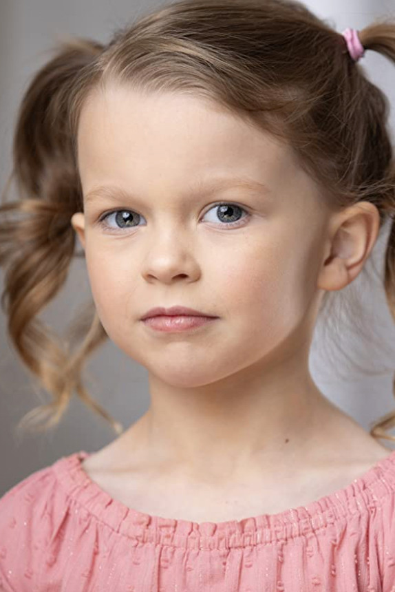 Devyn McDowell as Annette in Prison in Annette