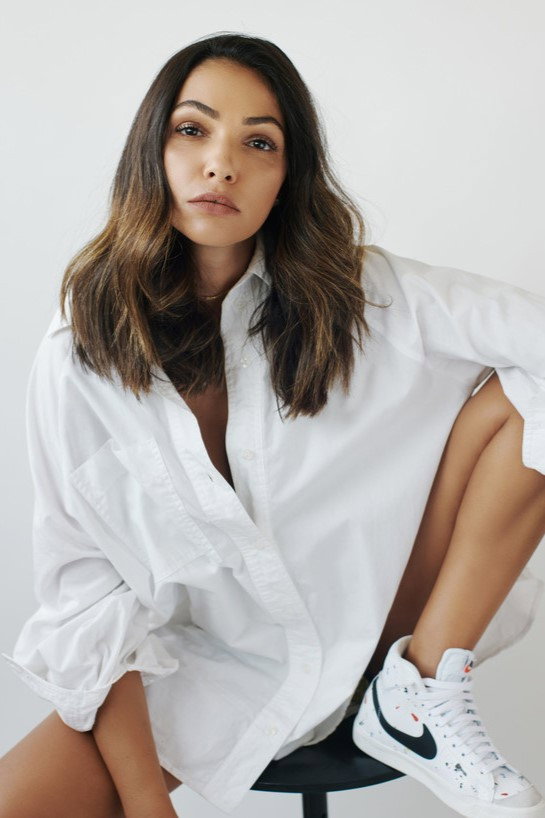 Liat Bello as Zoey in The Island