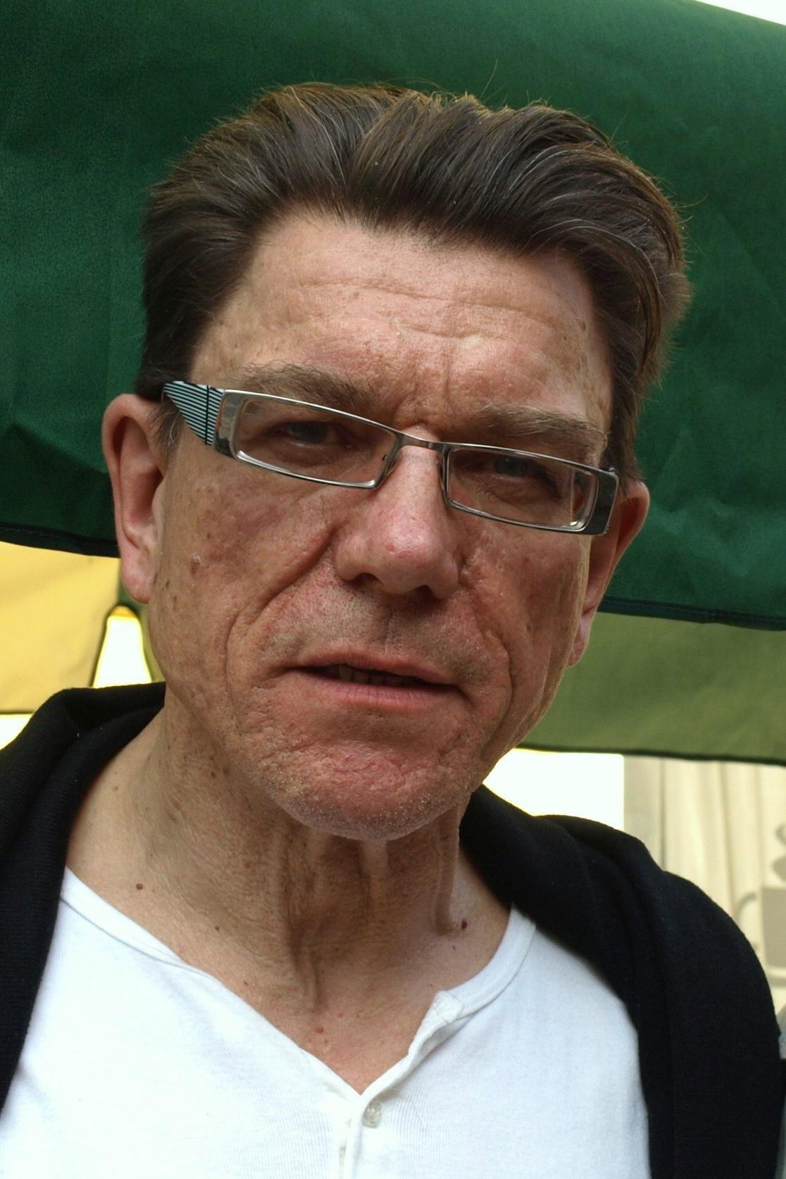 Mirosław Zbrojewicz as inspektor Walas in Fałszerze - Powrót Sfory