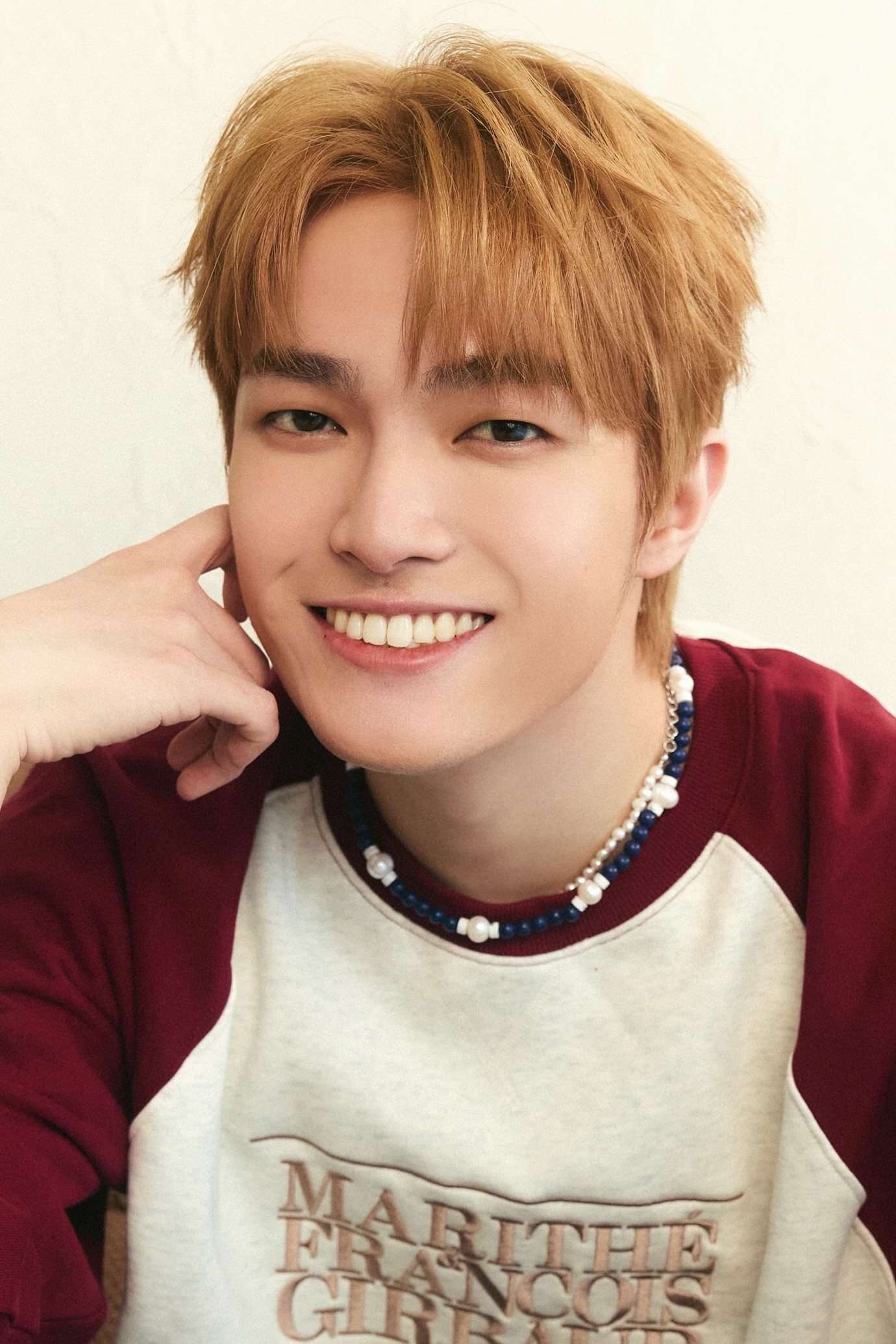 鄭彫秦 as Self - Contestant in Atom Boyz