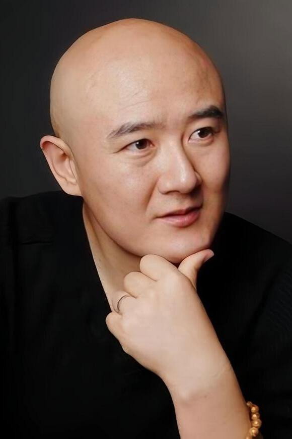 钟卫华 as Grandpa Gui in The Legend of Chasing Fish