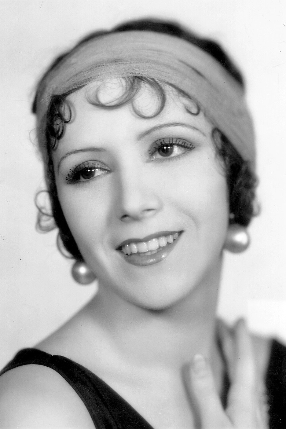Rosita Moreno as Laura Montalván in Tango Bar