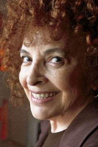 Cipe Lincovsky as Sara in Quebracho