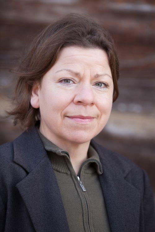 Karla Trippel as cashier in Live Stream