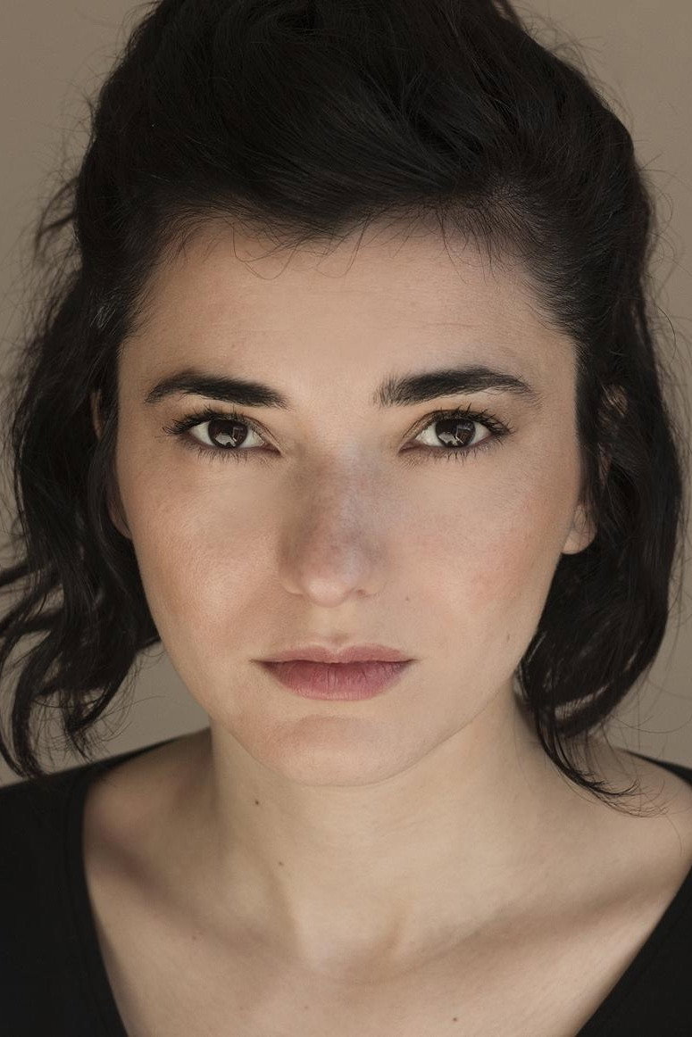 Ana Vilela da Costa as Rosa in A Herdade