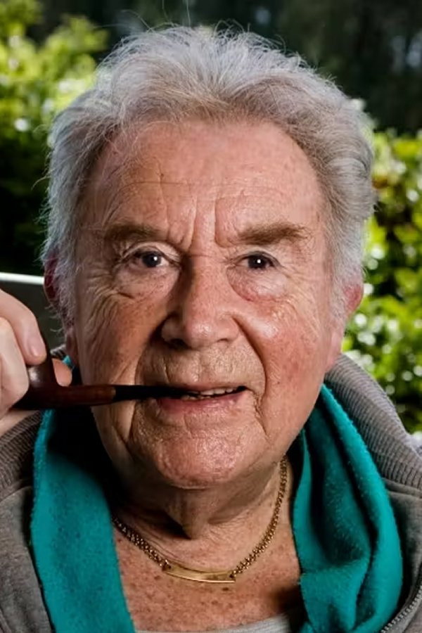 Jørgen Reenberg as Oberst Løve in Mor er major