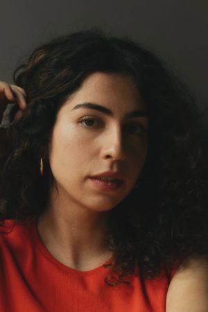 Rebecca Kassab as Emilia in Reconvexo