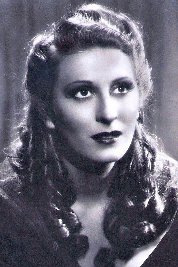 Carla Candiani as La contessa Albina di Montholon in Sant'Elena, piccola isola