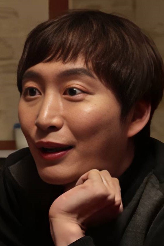 Choi Chul-min as Park Jeong-su in Payback: Money and Power