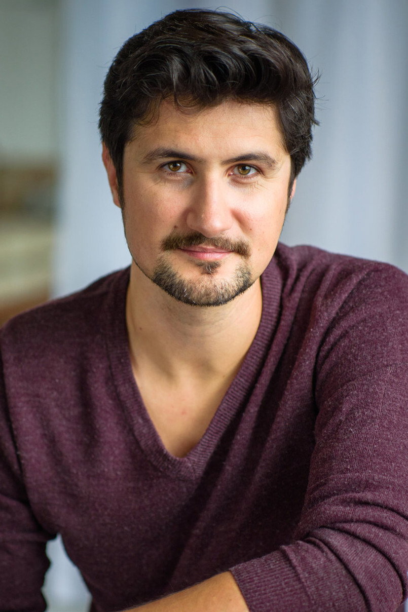 Rodrigo Beilfuss as Simon in Snowkissed