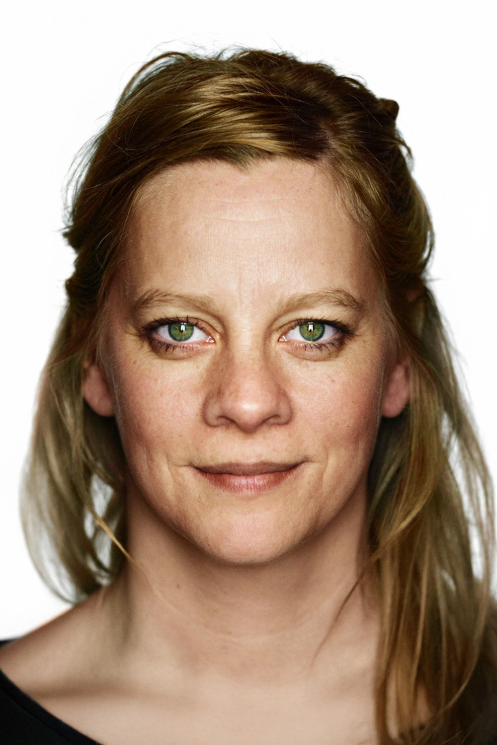 Sólveig Guðmundsdóttir as Karen in The Darkness