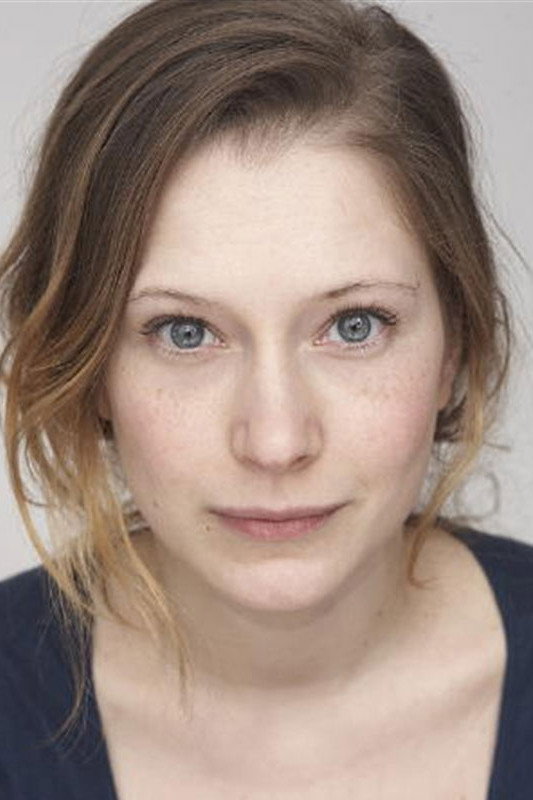 Ophélia Kolb as Lola in Panda