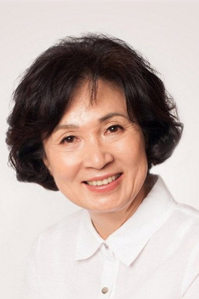 오미연 as Ma Young-In in Blessing of the Sea