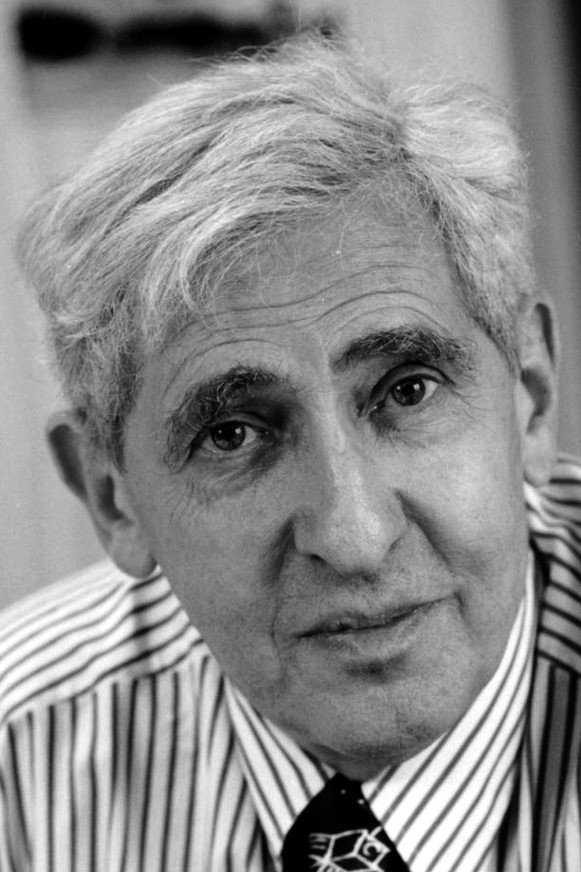 Jacques Blamont as Self - Astrophysicist in Kourou et l'épopée spatiale française