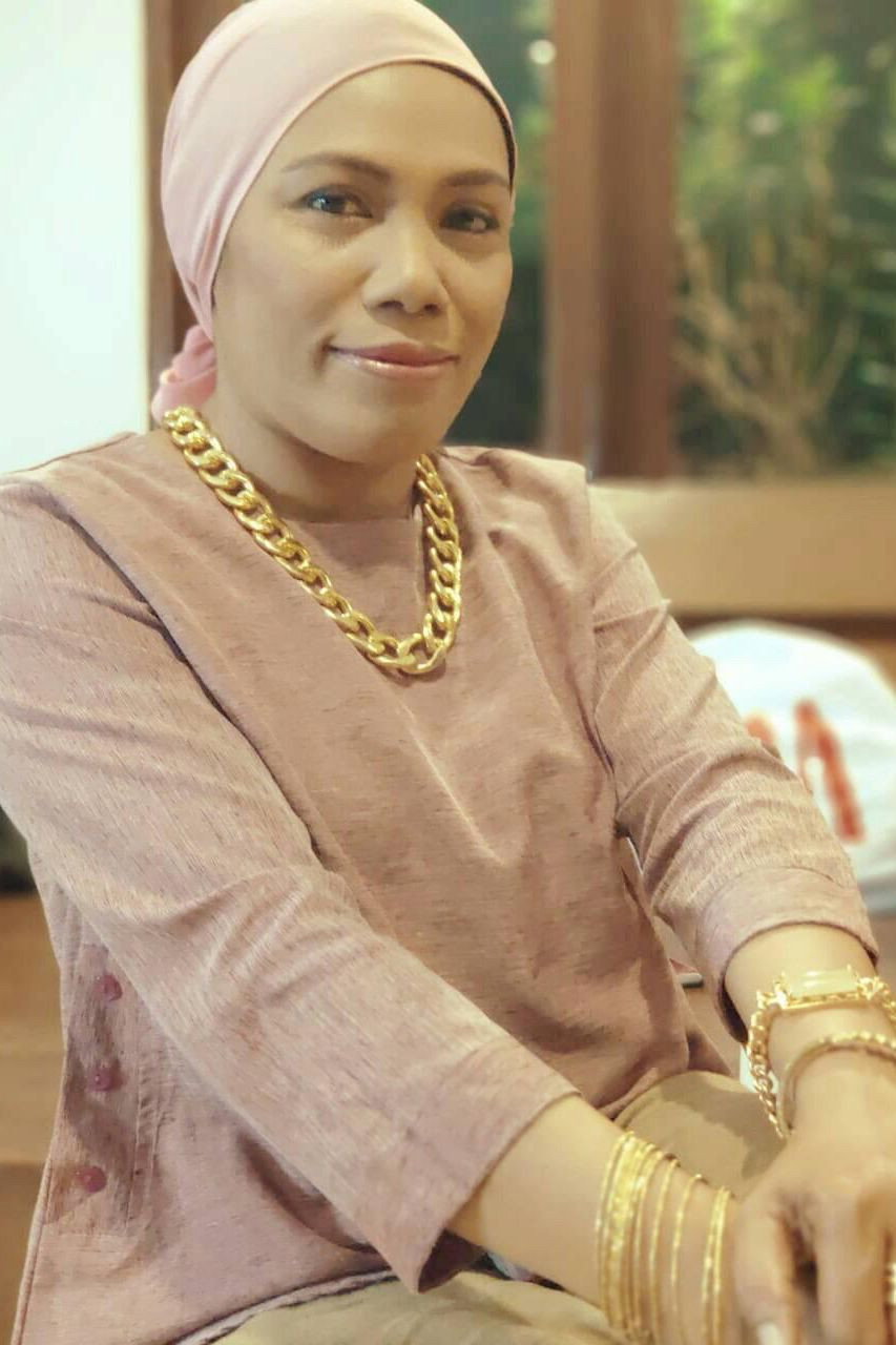 Nurlela M. Ipa as Dhira in Silariang: Cinta Yang (Tak) Direstui