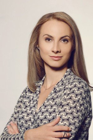 Anastasiya Lyutova as Nadezhda in Белези
