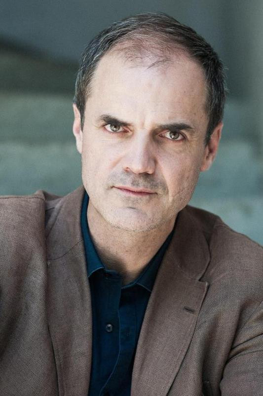 Emmanuel Gayet as Philippe in La vie continue
