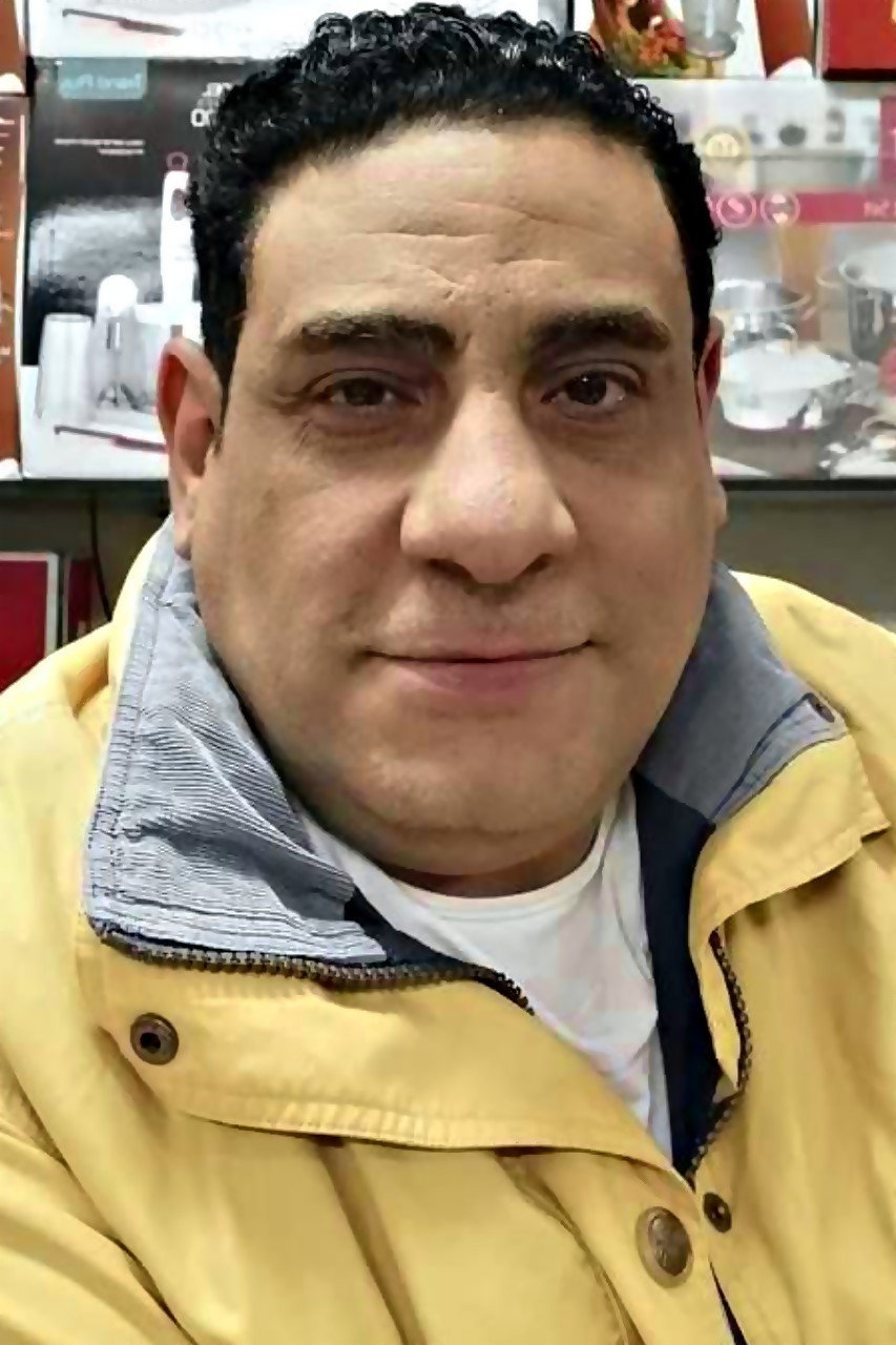 Hani ElAdawy as صاحب كشك جرائد in Tattah