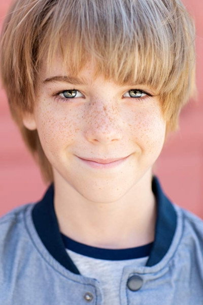 Mason Shea Joyce as Max Diehl in The Present