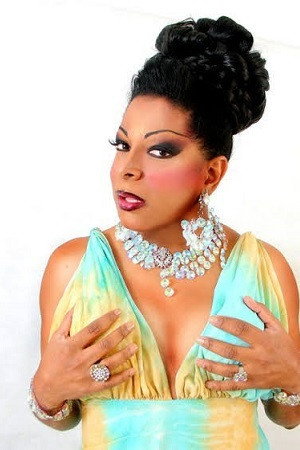 Silvetty Montilla as Vedete Champagne (voice) in Super Drags