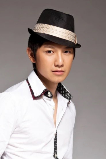 Chen Jun-Yan as Lawrence in The 33D Invader