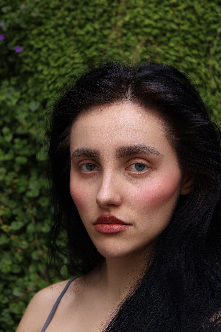 Paula Puro as Influencer in The Gallerist