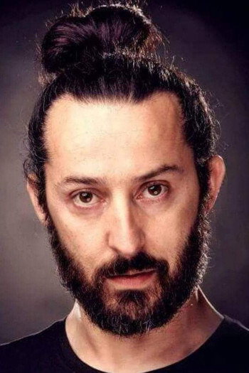 Şevket Çapkınoğlu as Cafer in Runaway from Myself