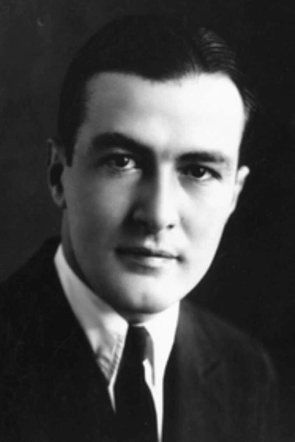 Lester Vail as Thomas Hollander in Murder by the Clock