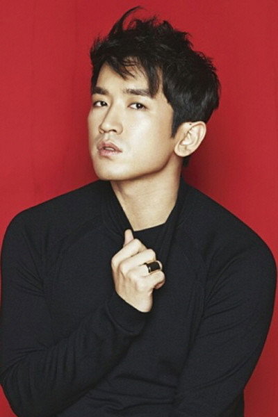 이민우 as Self in Shinhwa Broadcast