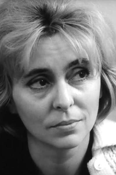 Zora Božinová as Moulisová in Od vraždy jenom krok ke lži