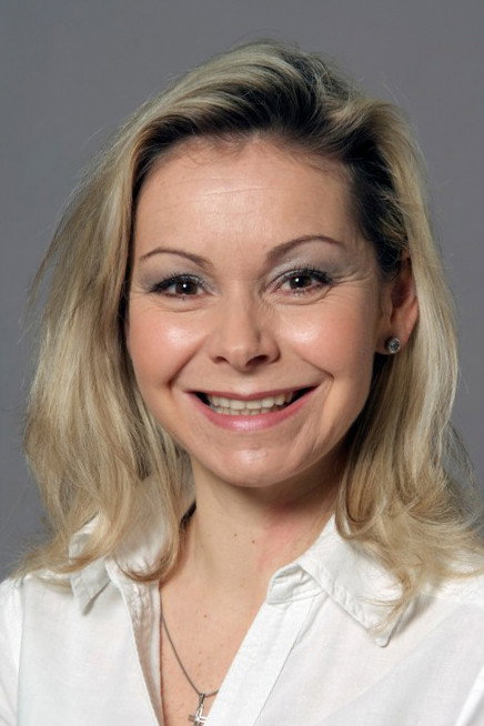 Petra Hobzová as Yveta in Brouk v hlavě