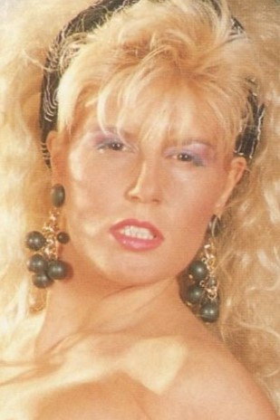 Cjilla March as Federica in Arabika