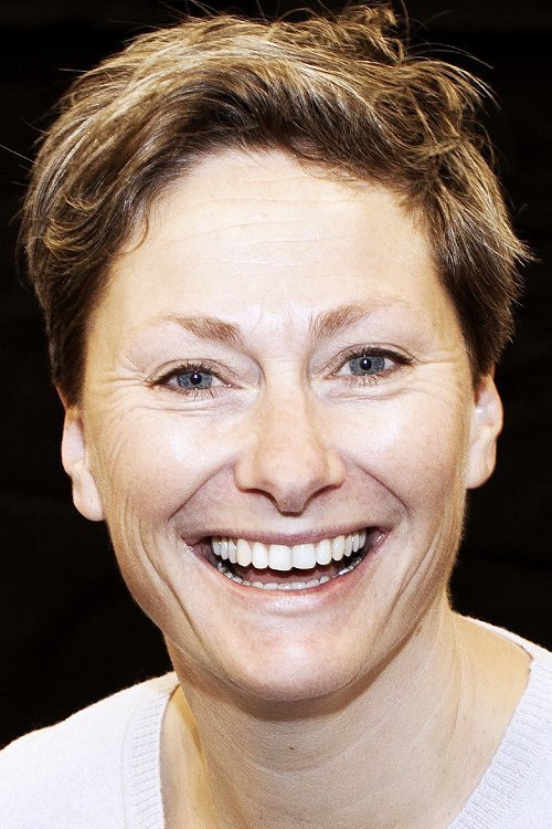 Kjersti Elvik as Angelica in Seks som oss