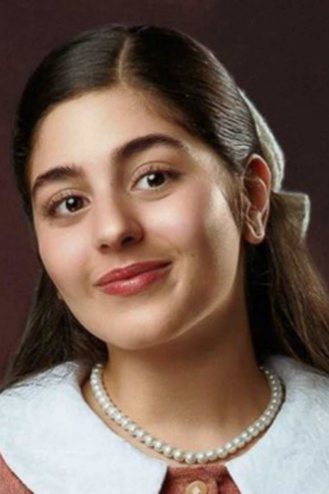 Mayan ElSayed as Sarah in Half the people are named Mohamed
