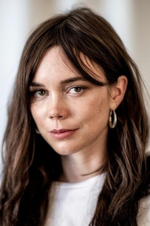 Hedda Stiernstedt as Josephine in 100 Code