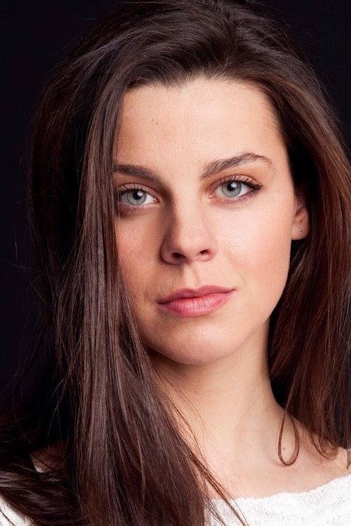Clara Alvarado as Julia in Save Twilight