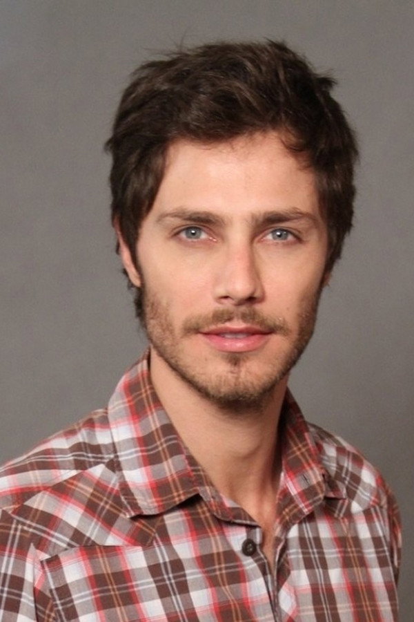 André Bankoff as Pedro Camargo in Amor e Intrigas