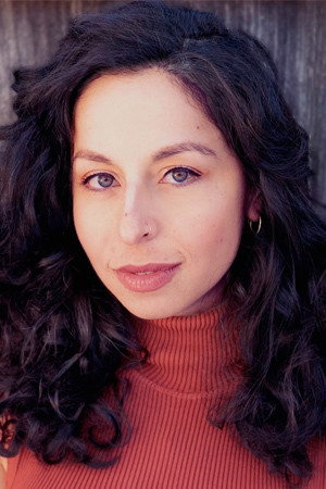 Yulia Eydelnant as Estelle in Cold Return