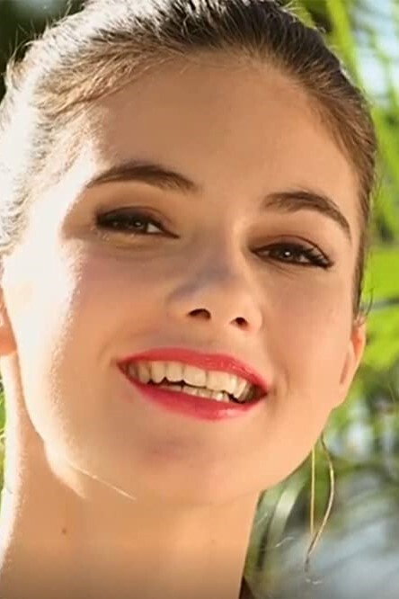 Mathilde Moigno as La grande brune in La Traque