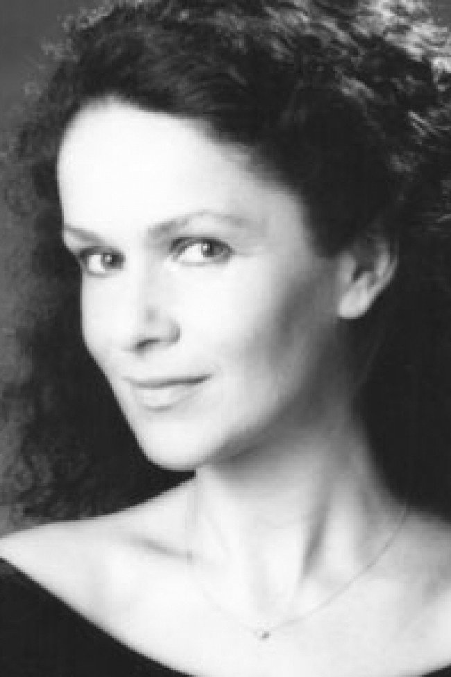 Han Masson as Martha Gélinas-Trudel in Des fleurs sur la neige