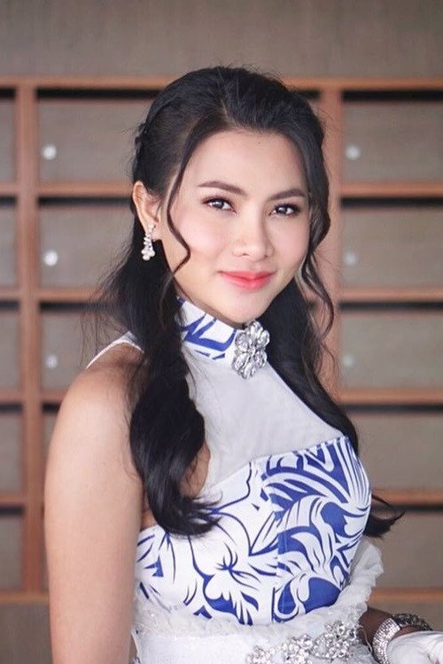 Kaothip Tidadin as Baibua in Dok Kun Sieng Kaen