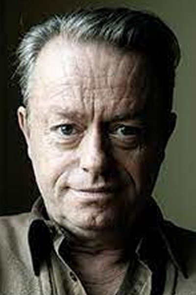 Pauli Ryberg as The husband in Descent