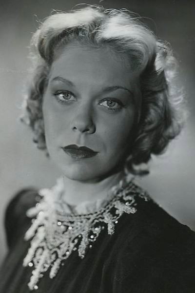Lisbeth Movin as Ruth Isaksen in Red Meadows