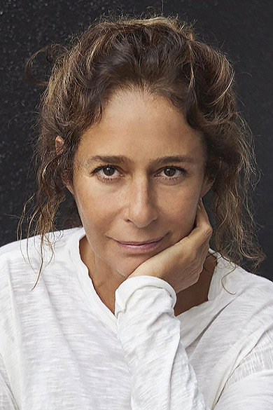Andréa Beltrão as Sueli in Tapas & Beijos