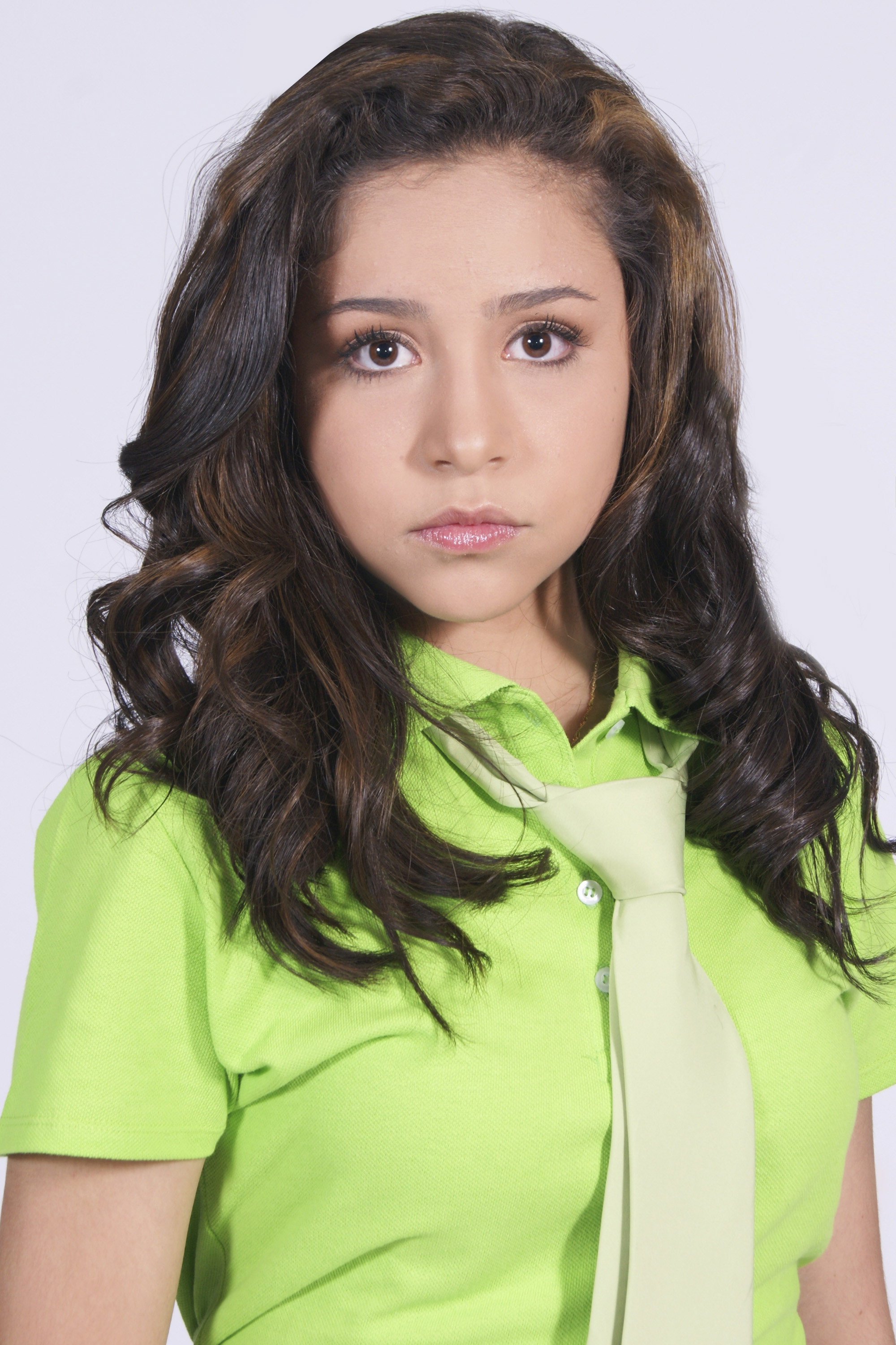 Karla Arteaga as Ana in Cascarita de plátano