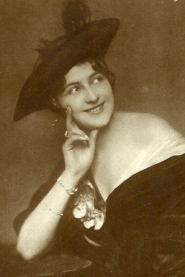 Mela Schwarz as Lola Burten in Hyenas of the World