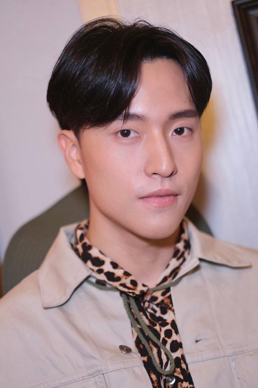 ณรงค์กร อรุณรักษ์ธรรม as Man in Eye Contact