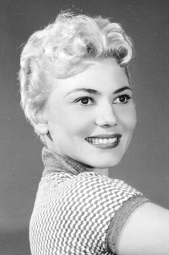 Laurie Mitchell as Queen Yllana in Queen of Outer Space